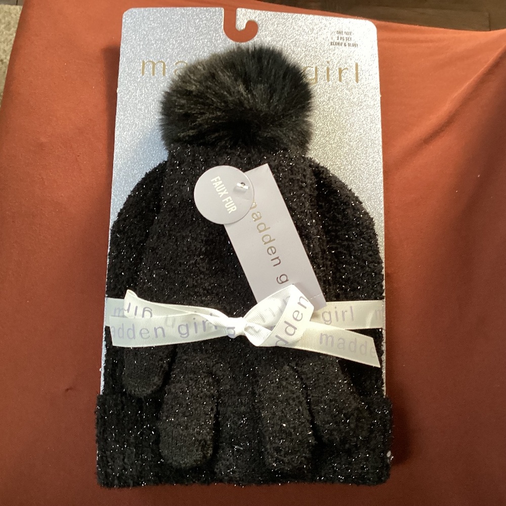 Madden Girl Faux Fur One Size 2 Pc Set Black Beanie & Glove
